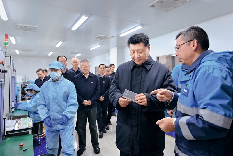 2024年3月18日至21日，中共中央总书记、国家主席、中央军委主席习近平在湖南考察。这是18日下午，习近平在中德合资企业巴斯夫杉杉电池材料有限公司考察。 新华社记者 谢环驰/摄